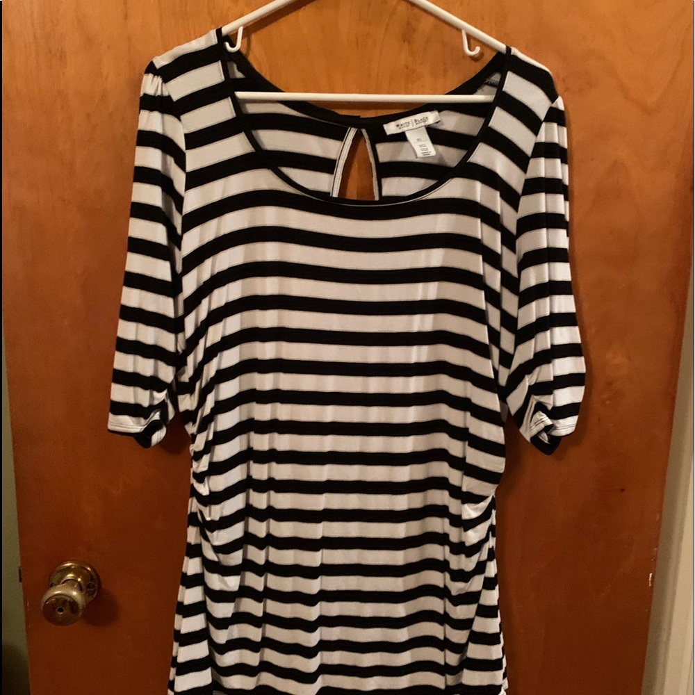Short sleeve longer top